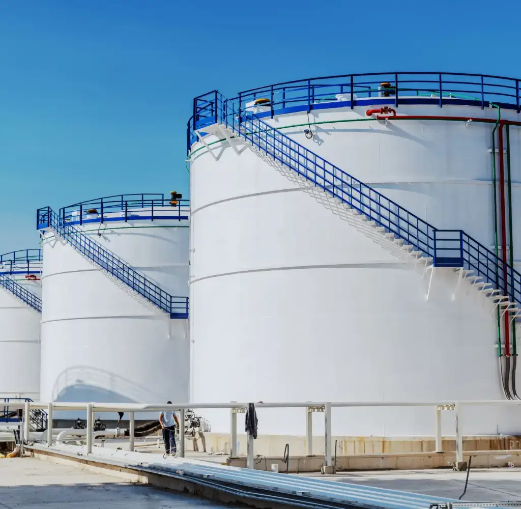 Petroleum storage tanks at port — Istanergy fuel supplier Turkey